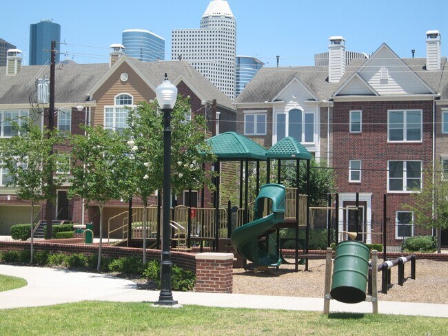 Building Photo - 2104 Gillette St