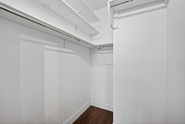 Building Photo - 5150 Hidalgo St