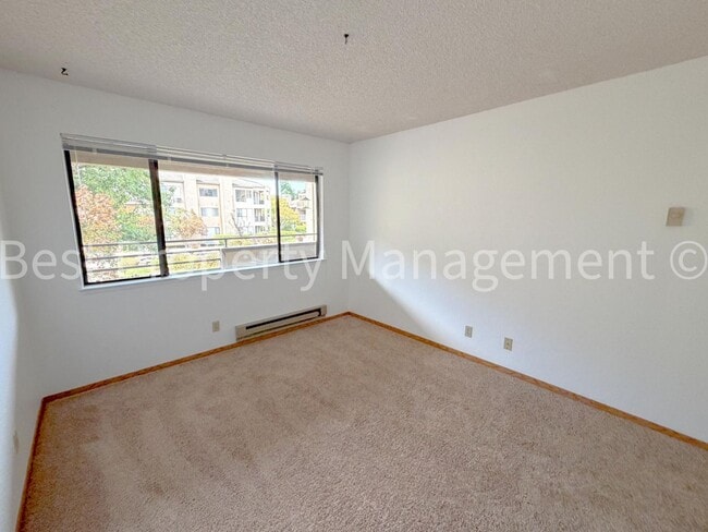 Building Photo - 39224 Guardino Dr
