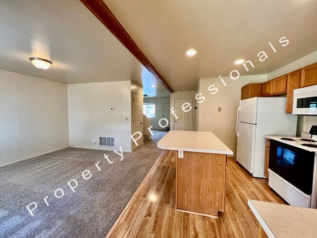 Building Photo - Townhouse in Silt for Rent