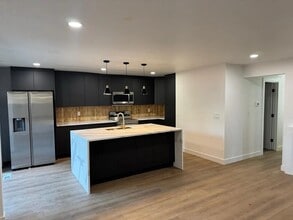 Building Photo - Newly Remodeled 3-Bedroom Bellevue Home with Modern Updates
