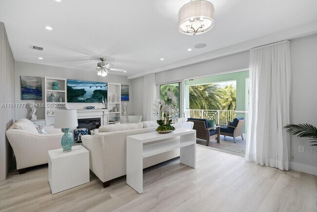 Building Photo - 112 Ave D