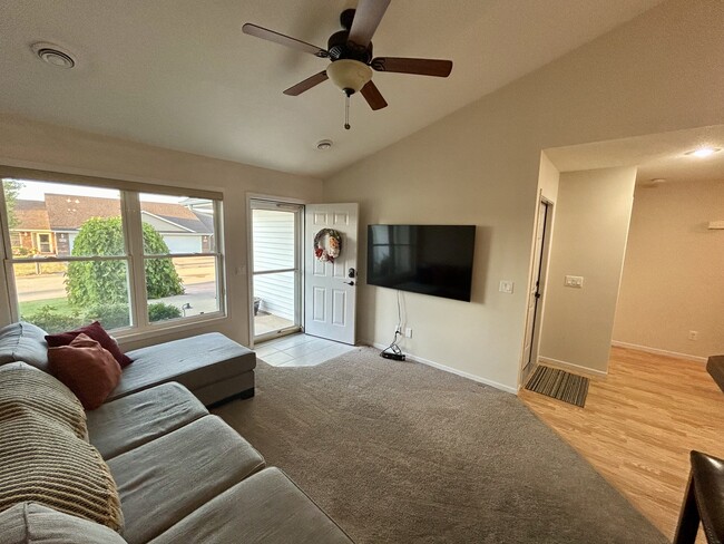 Building Photo - 6118 Seven Springs Dr