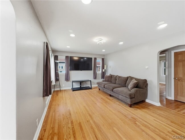 Building Photo - 429 Lionel Ave