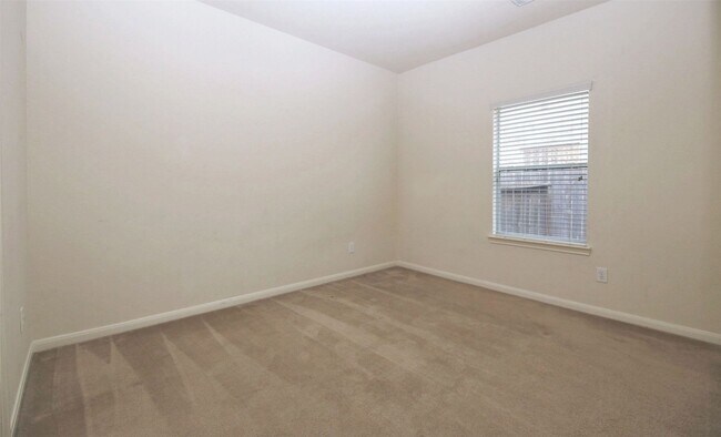 Building Photo - 7803 Blue Lake Dr