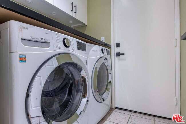 Building Photo - 1220 Dincara Rd