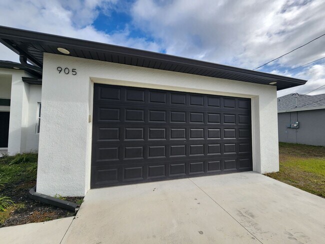 Building Photo - 905 NW 1st St