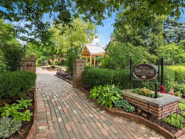 Building Photo - Central German Village Location!