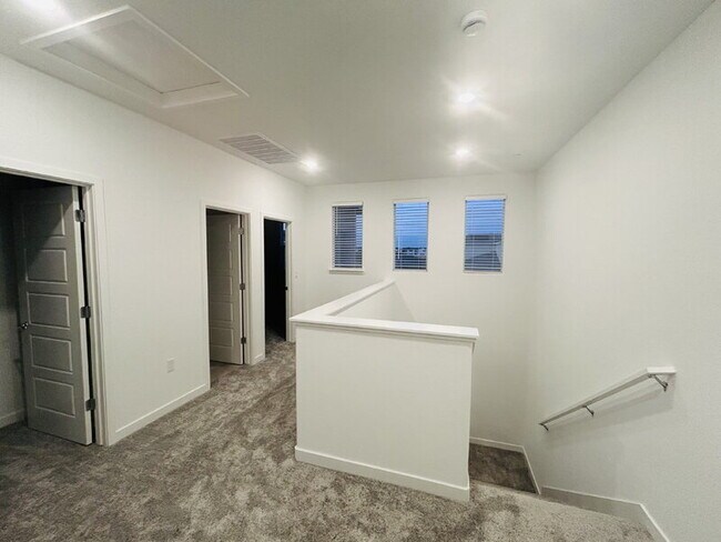 Building Photo - 3760 Oyster Pt Wy