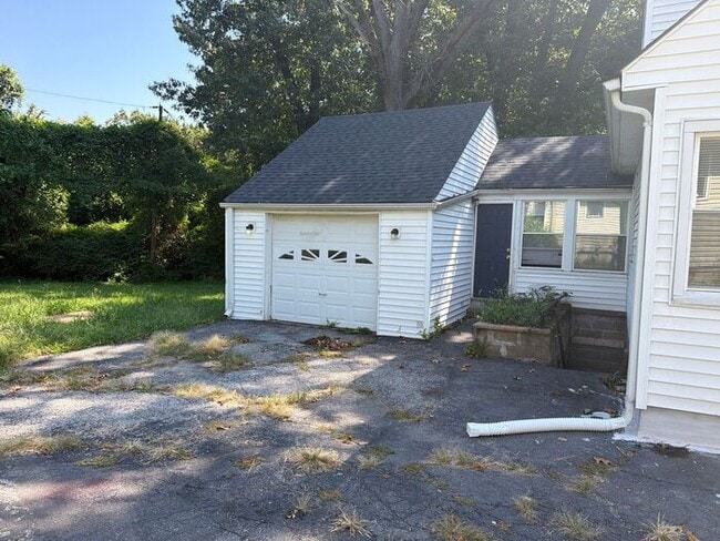 Building Photo - Spacious 4-Bedroom Home with Garage & Breezeway