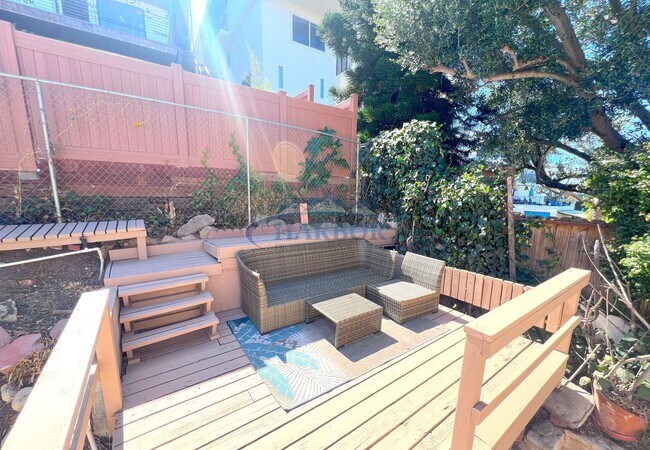 Building Photo - 3507 S Kerckhoff Ave