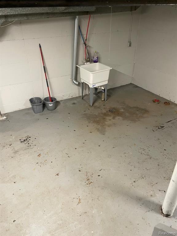 Building Photo - 19803 Santa Rosa Dr