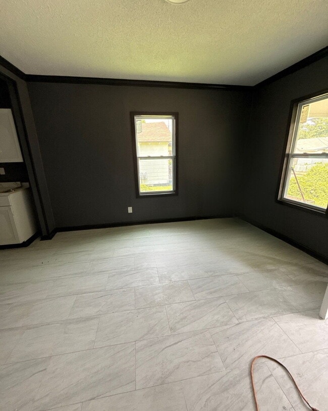 Building Photo - Fully Renovated 4BR Home in Midtown Memphis – Section 8 Welcome