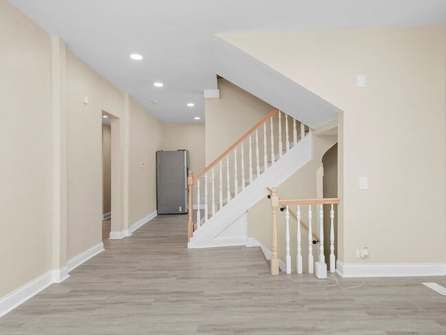 Building Photo - 811 S 7th Ave