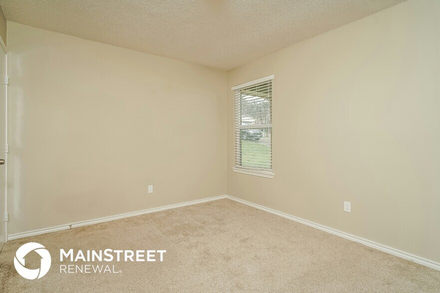 Building Photo - 4820 Crest Dr
