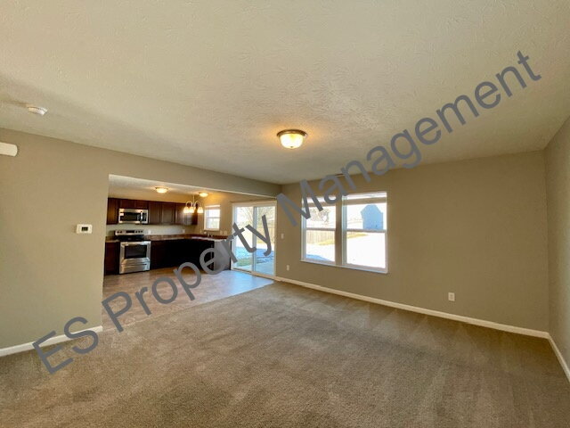 Building Photo - Beautiful 4 bedroom, 2.5 bathroom home in Ingalls- Prairie Hollow Community