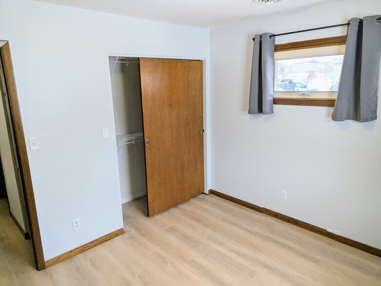 Building Photo - 182 3rd Ave