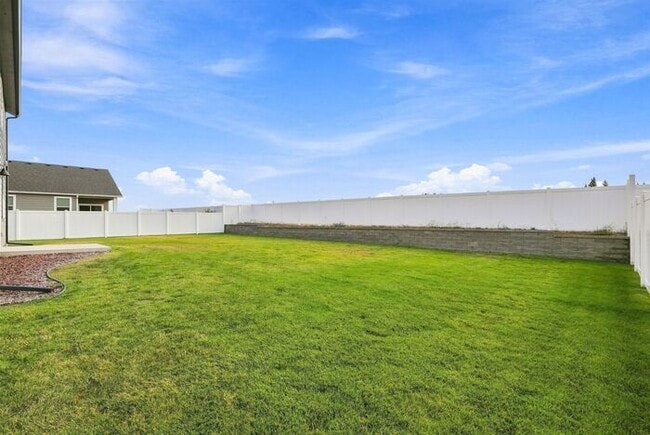 Building Photo - Spacious 5-Bedroom with Loft with 3-Car Garage