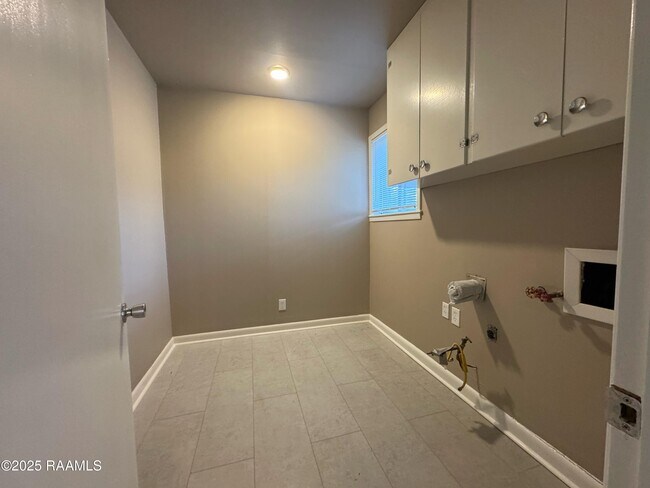 Building Photo - 216 Brentwood Blvd