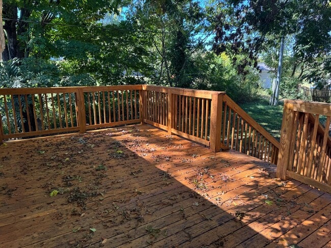 Building Photo - 608 Wilson Ave