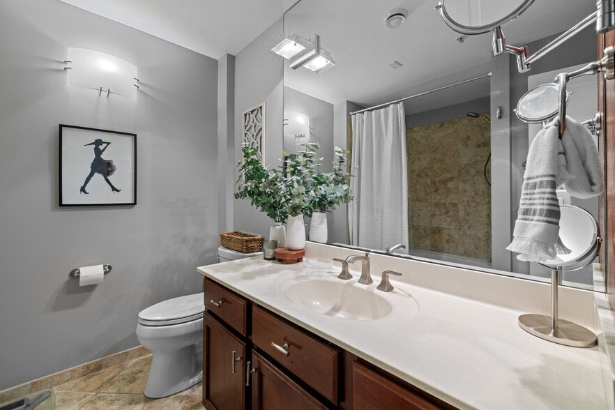 Building Photo - 444 S Blount St