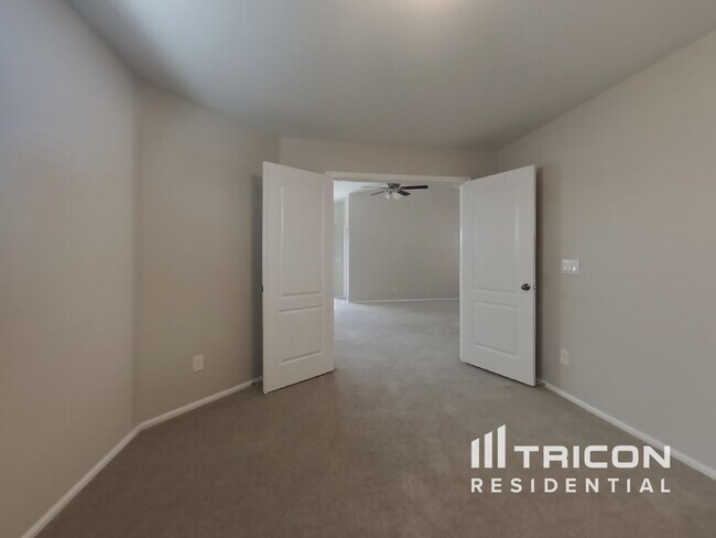 Building Photo - 40059 W Thornberry Ln