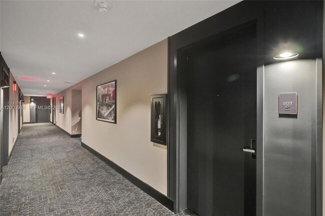 Building Photo - 121 NE 5th St