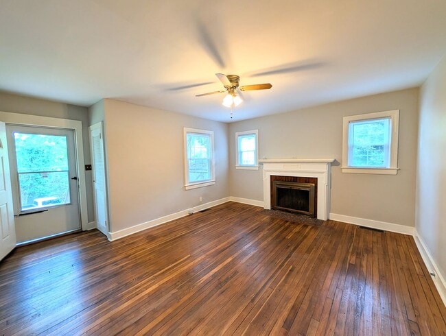 Building Photo - 401 Furches St