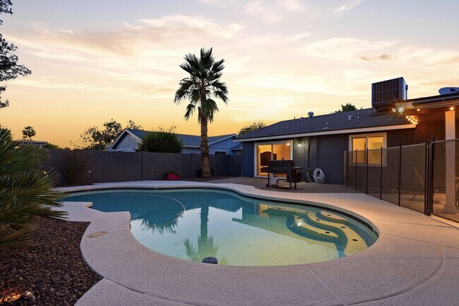 Building Photo - 4 Bed Home in Scottsdale Quarter!!