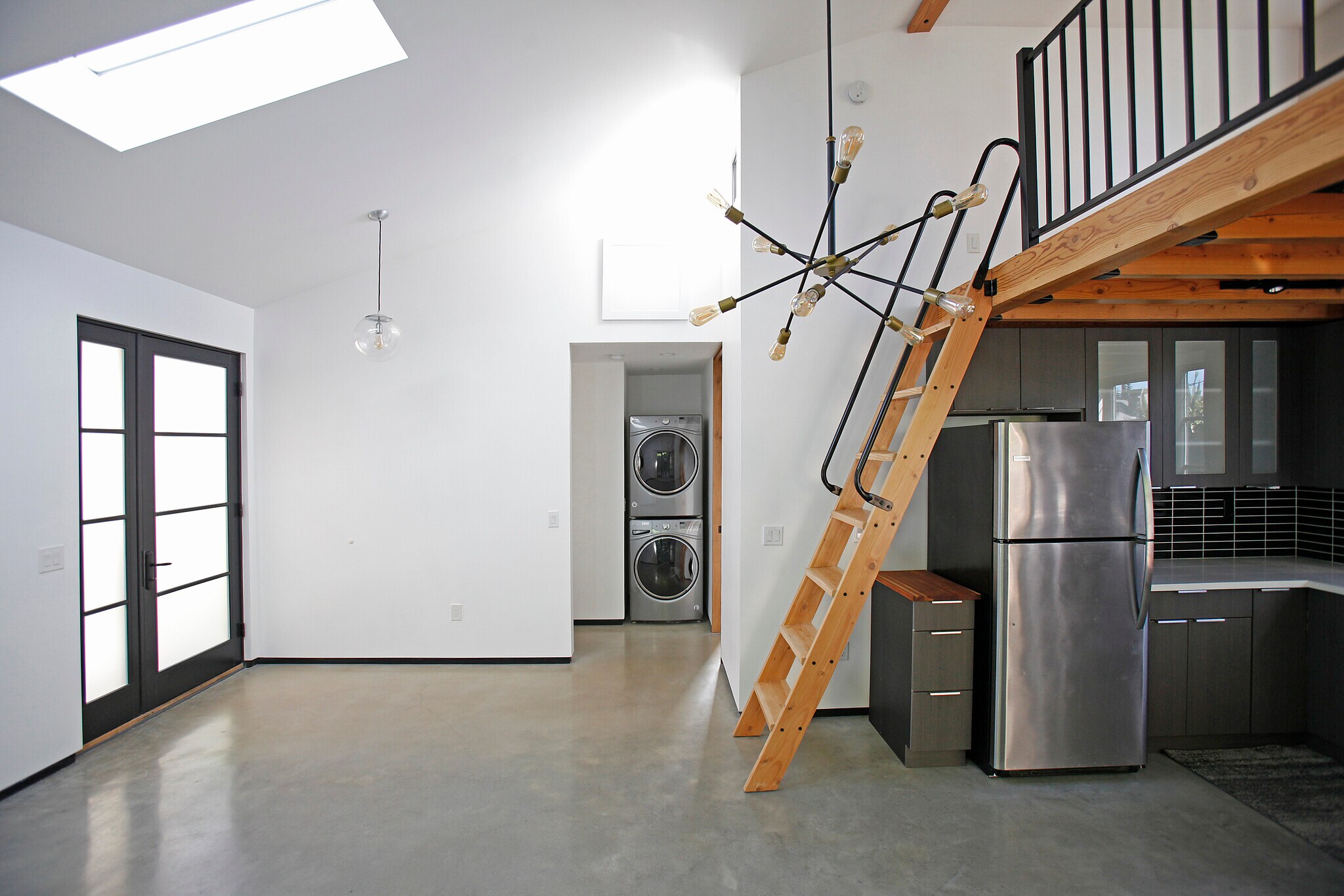 Building Photo - 6345 Babcock Ave