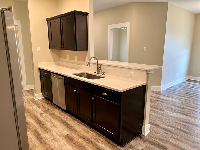 Building Photo - For Rent - 4 Bedroom, 2 Bath, Valley View!
