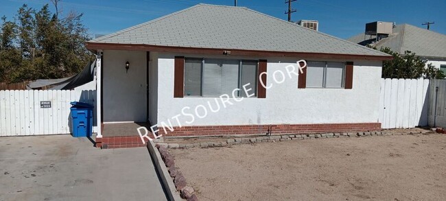 Building Photo - 3 Bedroom Home for Rent in Barstow