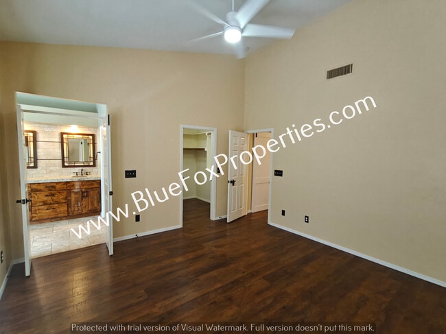 Building Photo - 1560 E Sonoran Desert Dr