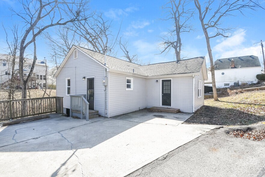 Building Photo - 3402 Longview Dr