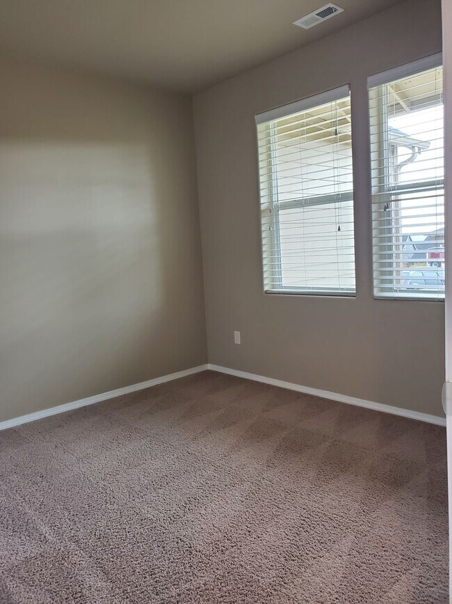 Building Photo - Pet Friendly Craftsman Style Home in Desirable West Salem Neighborhood