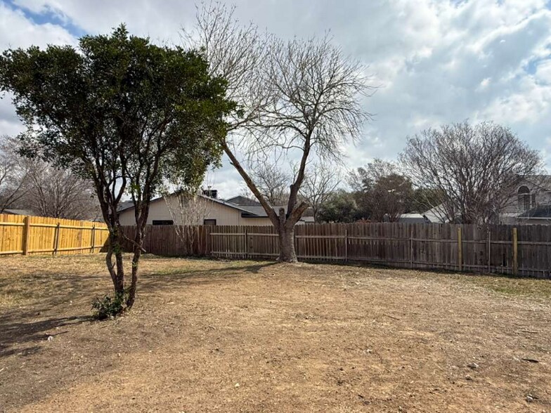 Building Photo - 8750 Shallow Ridge Dr