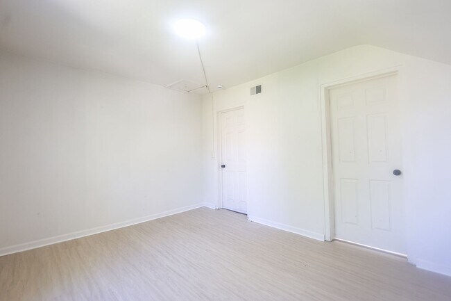 Building Photo - 3 bedroom 2 bathroom single family home | section 8 and EDEN welcomed
