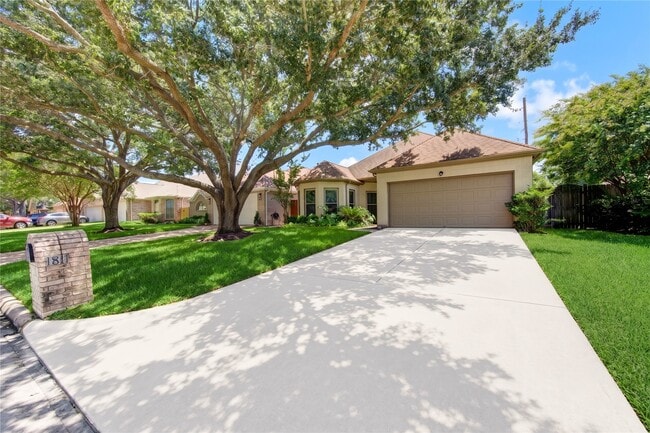 Building Photo - 1811 Emerald Green Dr