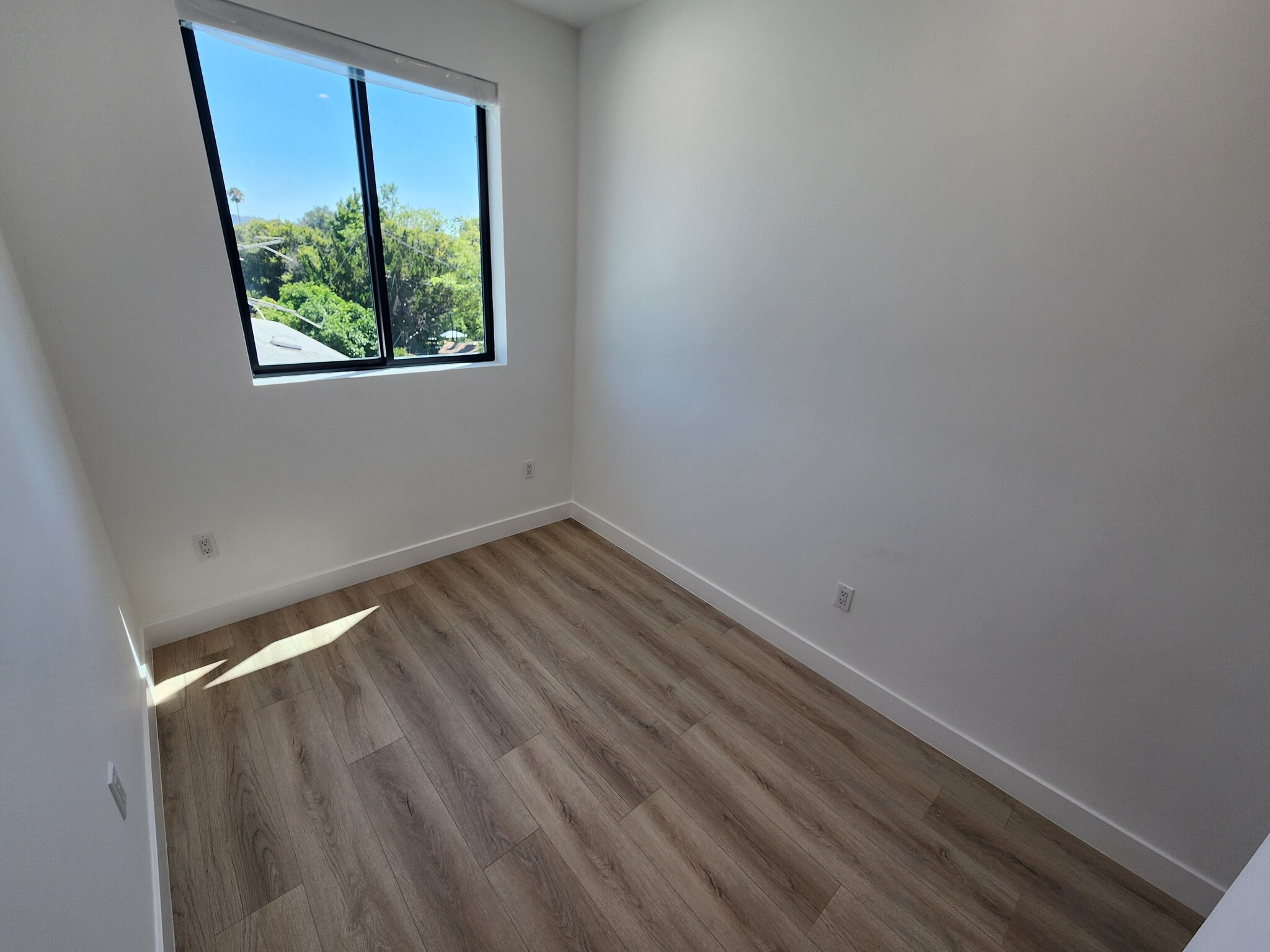 Building Photo - 6061 Fulton Ave