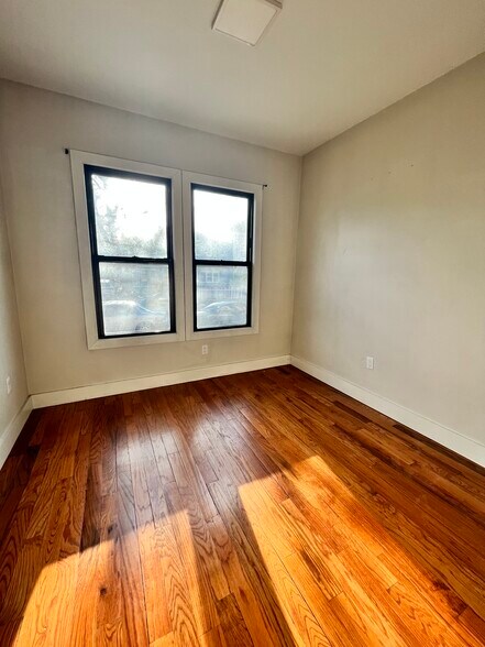 152 Boyd Ave 1A - 154 Boyd Ave