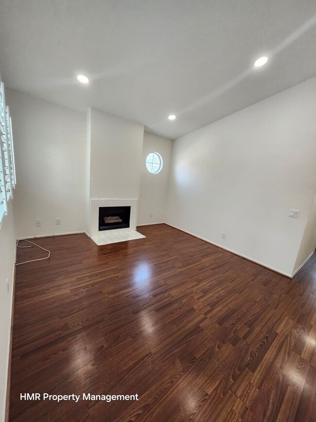 Building Photo - 2bed/2bath Condo near Victoria Gardens!