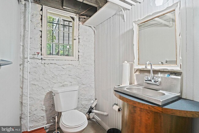 Building Photo - 3612 Albemarle St NW