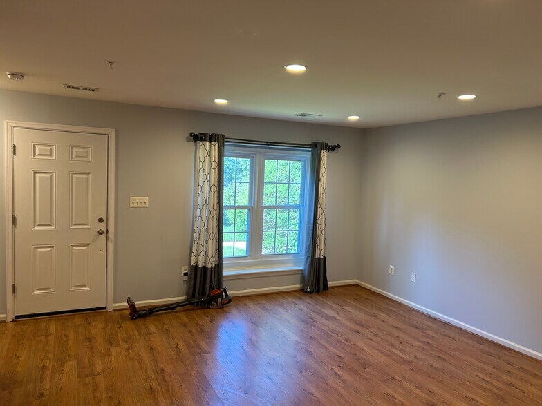 Living Room - 8549 Bells Ridge Ter