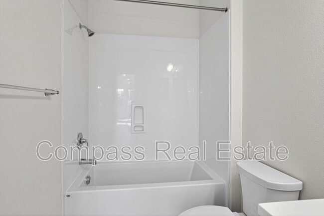 Building Photo - 3814 Norbridge Ave