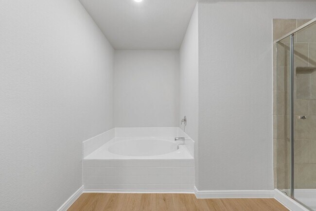 Building Photo - Spacious 3-Bed Townhome with Garage & Fenced Yard in New Braunfels – 1,920 Sq Ft!