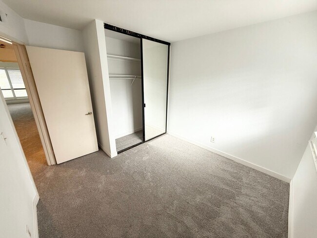 Building Photo - Gorgeous 3 bedroom home In the heart of Mission Viejo!