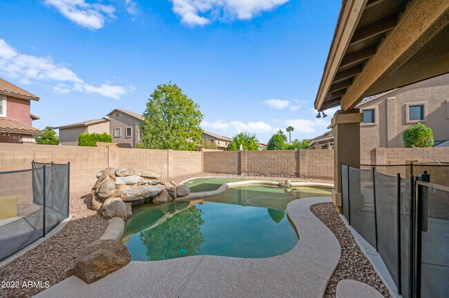 Building Photo - 2684 E Birchwood Pl