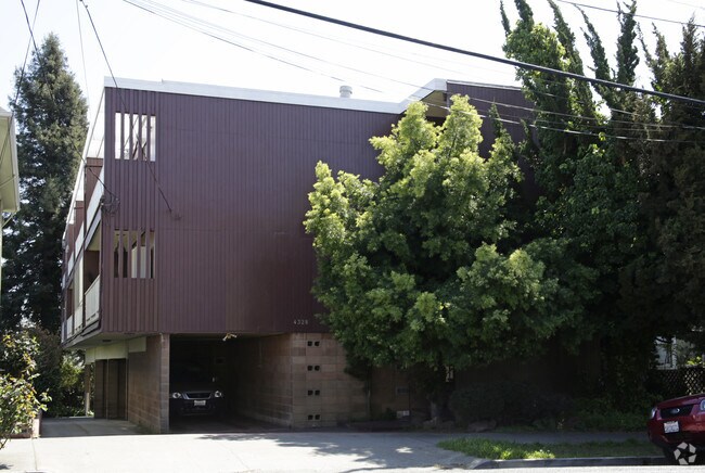 Primary Photo - 4328 Howe St