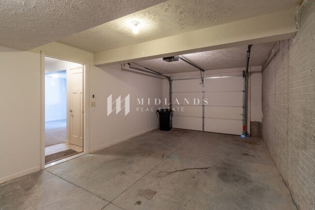 Building Photo - Beautiful Duplex