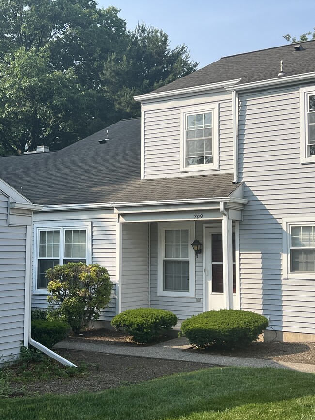 Primary Photo - 709 Cambridge Ct